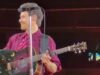 Momento em que Harry Types esquece a letra de sua própria música e se desculpa com os fãs após um erro no palco