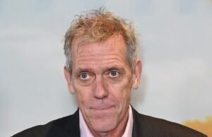 Hugh Laurie pede desculpas pela explosão de ‘bêbado’ com fãs sobre as críticas ao episódio de Home, enquanto diz que os trolls o chamaram de ‘idiota de pele fina’ e diz ‘Eu estava defendendo os escritores que adoro’