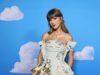A futura noiva Taylor Swift surpreende de branco com a aparição surpresa da estreia de Toy Story … quando o incrível preço de sete dígitos do native do casamento de Travis Kelce é revelado