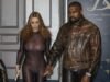 A esposa de Kanye West, Bianca Censori, sai praticamente NUA em um macacão transparente após o present do rapper no país da Geórgia