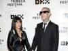 Kourtney Kardashian e Travis Barker caminham juntos pelo primeiro tapete vermelho em mais de DOIS ANOS enquanto assistem à estreia do documentário do roqueiro em Nova York