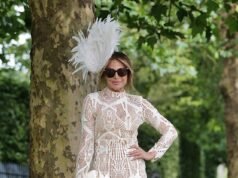 Lizzie Cundy, 58, desrespeita o código de vestimenta rígido enquanto levanta as sobrancelhas em um conjunto de rede ousadamente transparente no primeiro dia do Royal Ascot