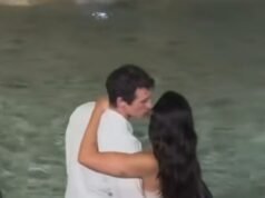 Callum Turner tem uma sensação atrevida do traseiro da nova esposa Dua Lipa no meio de uma multidão de turistas na Fonte de Trevi, em Roma, durante a lua de mel ‘la dolce vita’