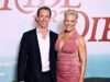 Hannah Waddingham impressiona com um vestido rosa com babados e decote frente única enquanto sorri ao lado de seu novo namorado, Nick, na exibição da Experience Or Die London, enquanto a dupla faz sua segunda aparição no tapete vermelho