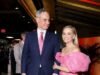 Reese Witherspoon faz estreia no tapete vermelho com o namorado financista alemão Oliver Haarmann após o segundo divórcio