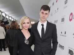 O amargo divórcio de Christina Ricci fica ainda mais feio quando o ex a acusa de beber álcool durante o voo com o filho