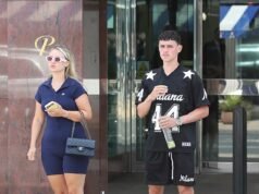 Phil Foden esbanja novas joias para sua namorada Rebecca Cooke durante um dia em Cheshire, depois de ter perdido a seleção da Inglaterra para a Copa do Mundo