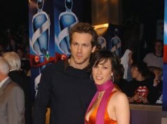 Alanis Morissette faz um raro comentário sobre sua separação do ex-noivo Ryan Reynolds ao se lembrar de ter sido questionada por Howard Stern sobre sua vida sexual