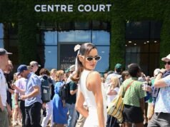 Maura Higgins acerta o código de vestimenta de Wimbledon enquanto copia os saltos de bola de tênis de Zendaya e combina um minivestido branco com uma bolsa de bola Chanel MUITO rara