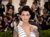 Ruby Rose hospitalizada com duas costelas quebradas após terrível acidente na piscina