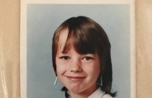 Sara Cox revela que se vingou de seu valentão de infância quando ligou para a Rádio 1 para pedir uma mensagem