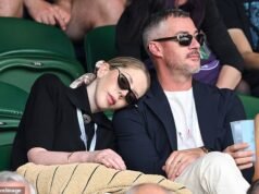 Katherine Ryan adormece com o marido Bobby Kootstra no segundo dia de Wimbledon, enquanto eles comemoram seu 43º aniversário