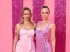 Roxy Horner e Lottie Moss chamam a atenção em glamourosos vestidos rosa enquanto lideram as estrelas na estreia em Londres do spin-off de Legally Blonde da Amazon Prime, Elle