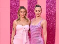Roxy Horner e Lottie Moss chamam a atenção em glamourosos vestidos rosa enquanto lideram as estrelas na estreia em Londres do spin-off de Legally Blonde da Amazon Prime, Elle
