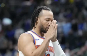 Jalen Brunson continua a lendária corrida nos playoffs na estreia nas finais da NBA