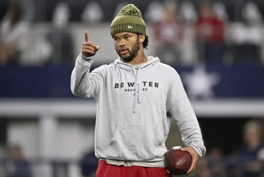 Cinco quarterbacks da NFL que parecem preparados para ganhar empregos iniciais em 2026