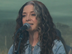 Sessões de sábado: Ashley McBryde se apresenta "Dez para meia-noite"