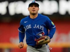 Varsho do Blue Jays fora da escalação contra Orioles, dia a dia com problema no pulso