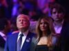 Barron Trump faz rara aparição com novo penteado em evento do UFC na Casa Branca
