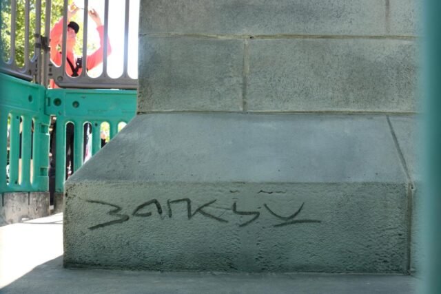 1782128659_Britain_Banksy_13315.jpg