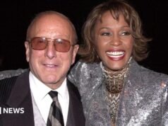 Clive Davis, magnata da música por trás de Whitney Houston e Bruce Springsteen, morre aos 94 anos