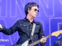 Johnny Marr vai leiloar guitarras que tocou com The Smiths e Billie Eilish