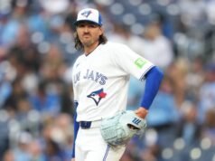 Blue Jays não consegue superar outra saída difícil de Gausman na derrota para o Rangers