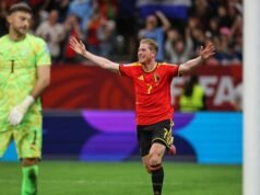 Trossard marca dois gols na vitória da Bélgica sobre a Nova Zelândia e nocauteia