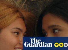 Crítica de Ladies Like Ladies – Romance adolescente sáfico é um bocejo precioso e previsível