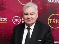 A co-estrela de Eamonn Holmes no GB Information dá uma atualização emocional sobre a estrela após o derrame
