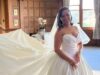 A estrela de Coronation Avenue se casa e revela que escapou para se casar com um parceiro popstar