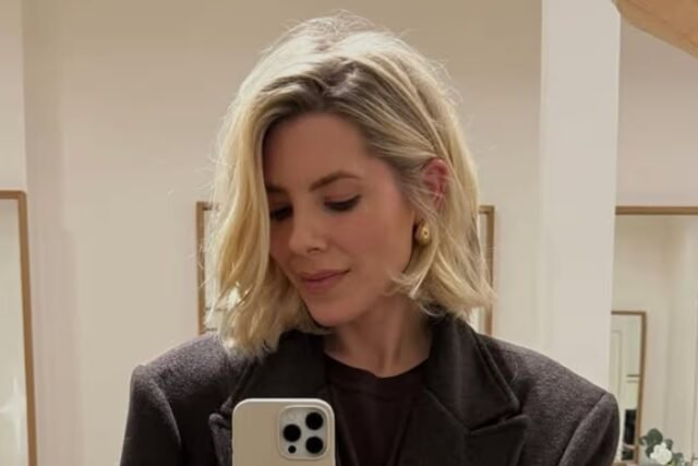 1_JSR_MEN_080626_MollieKing_02.jpg