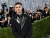 Romeo Beckham faz estreia como ator em filme de romance comparado ao sucesso Heated Rivalry