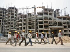 Explicado | Quando uma economia construída sobre mão de obra barata enfrenta salários mais altos