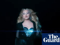 Lasers vaginais, bananas e um Cumberbatch estranho: 10 momentos surpreendentes no novo vídeo de Madonna