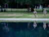 O revestimento refletivo da piscina foi cortado com faca ou navalha, diz oficial do parque
