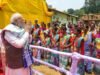O PM Modi visita a aldeia dos sogros do presidente Murmu, explora as tradições tribais e o modo de vida