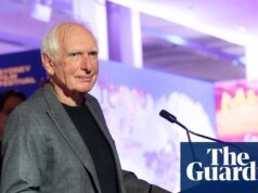 O diretor da Useless Poets Society, Peter Weir, recebe prêmio pelo conjunto da obra no pageant de cinema de Sydney