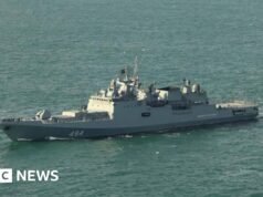 Reino Unido investiga relatos de que navio de guerra russo disparou tiros de advertência perto de iate no Canal da Mancha