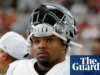 Pais do ex-astro da NFL Doug Martin alegam que o uso excessivo de força policial levou à morte injusta