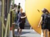 Josh Widdicombe coloca uma bola amarela gigante no barco para novo programa de TV