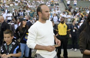 Landon Donovan critica companhia aérea após fiasco de viagens para a Copa do Mundo