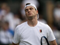 Jack Draper (braço) da Grã-Bretanha desiste de Wimbledon