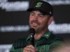 Louis Oosthuizen (atrás) WDs do LIV Golf Andalucia