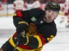 Predadores adquirem F Nils Hoglander do Canucks