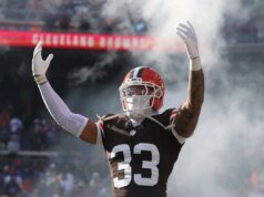 Browns renovam contrato com S Ronnie Hickman