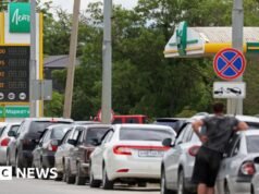 Vendas de combustível interrompidas na Crimeia ocupada enquanto Ucrânia visa instalações petrolíferas