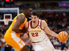O ex-F Milan Momcilovic do estado de Iowa é transferido para Kentucky