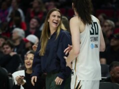 Liberty G Sabrina Ionescu (costas) fora vs.
