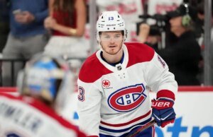 Cole Caufield, dos Canadiens, vence o Troféu Girl Byng